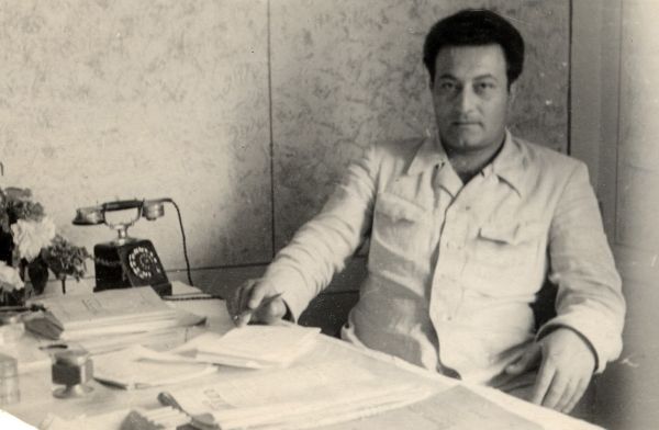 В кабинете, Ереван, 1946 г.