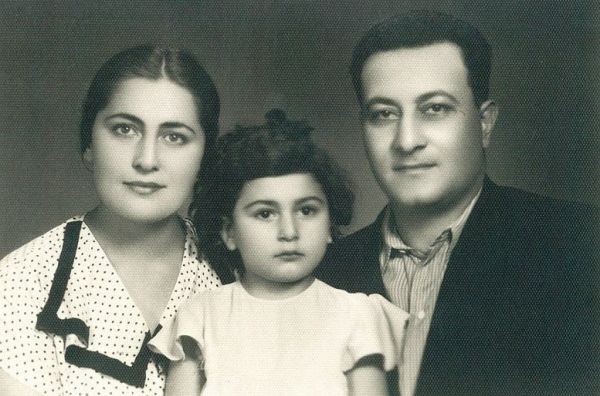 С женой Идой и дочерью Марикой, 1956 г.