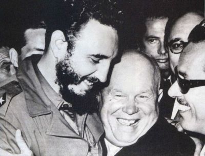 Никита Хрущев и Фидель Кастро во время встречи на Генассамблее ООН в Нью-Йорке. 20 сентября 1960 года.