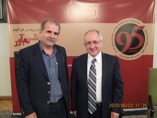 Թուրք պատմաբան Թաներ Աքչամի հետ, Թեհրան, 2010 թ.