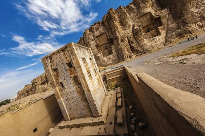 Նակշ-ի-Ռուստեմ, մոնումենտալ ժայռափոր դամբարան Իրանում (Աքեմենյանների ժամանակաշրջան)