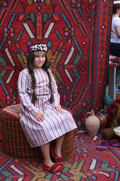 «Мост через вечность» — в Ереване прошел фестиваль национального костюма «Ереван Тараз Фест-2017»