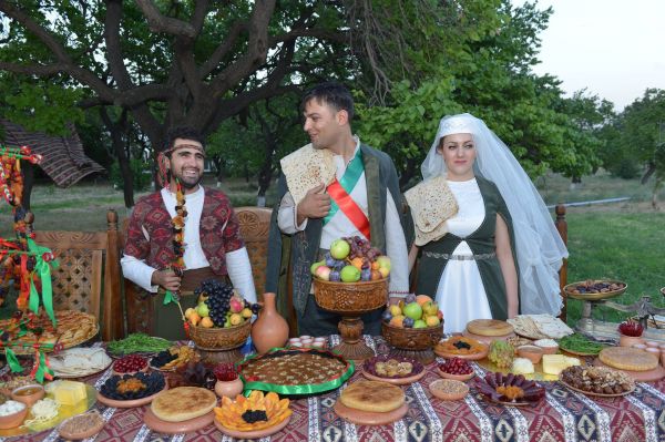 Традиционная армянская свадьба в «Звартноце»: кадры с места событий