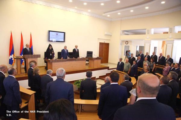 Бако Саакян официально вступил в должность президента Республики Арцах