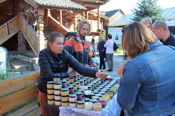 На территории КРК «Кремль в Измайлово» прошёл международный фестиваль народных промыслов «Ярмарка Ремёсел»