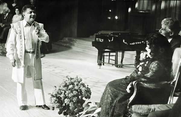 Երգչուհի Գոհար Գասպարյանի մեծարման երեկոն՝ Սոցիալիստական աշխատանքի հերոսի կոչման արժանանալու առիթով, Երևան, 1984 թ.