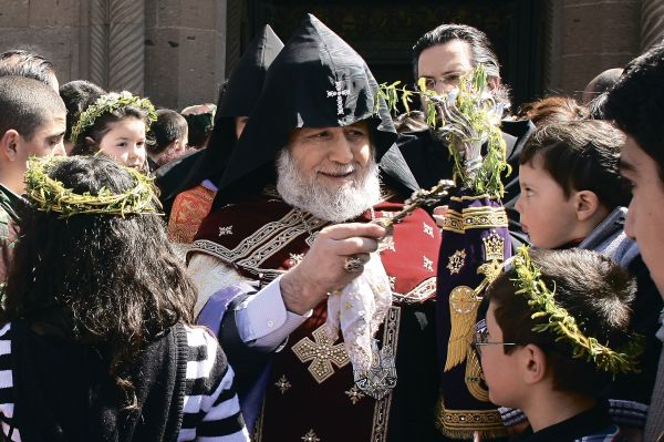 Благословение детей, Св. Эчмиадзин. 2009 г.