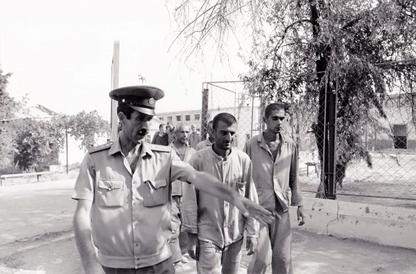 Հայ ռազմագերիների ու պատանդների ազատ արձակումը Բաքվի Գոբուստանի բանտից Կարմիր Խաչի միջազգային կոմիտեի (ԿԽՄԿ-ի) միջոցով: Գերության վերջին, ազատության առաջին օրը: