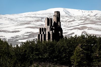Памятник героям Баш-Апаранского сражения. Рафаэль Исраэлян. Армения. 1979 г.
