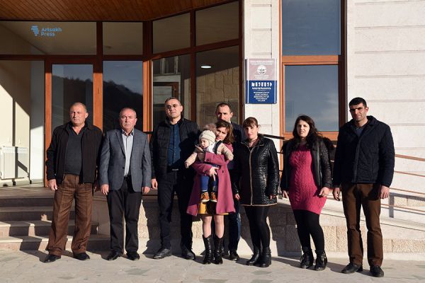 Семья Арутюнянов оказала очередную финансовую помощь семьям новорождённых в сёлах Хачмач и Кармир гюх
