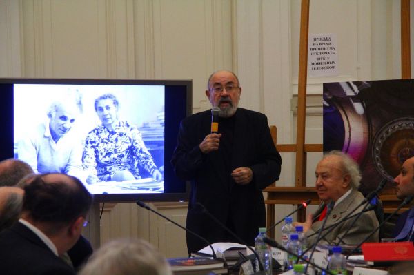 Поэзия цвета — в Москве прошел вечер, посвященный 100-летию со дня рождения Оганеса Зардаряна
