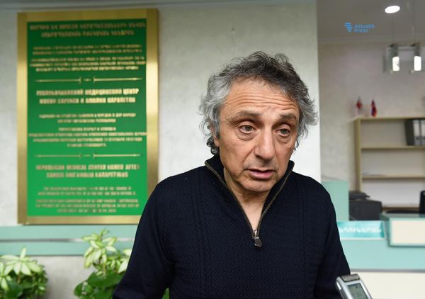 Доктора из Франции проводят бесплатные операции в Степанакерте