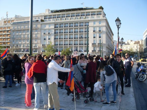 Протест в Афинах против избрания премьер-министром страны Сержа Саргсяна