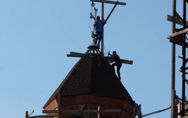 Собору Покрова в Степанакерте переданы кресты и колокола