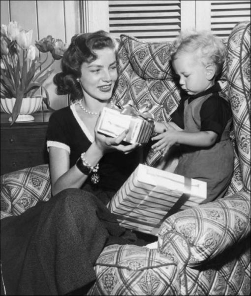 Лорен Бэколл с сыном Стивеном Богартом