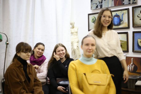 Анна Гиваргизян со своими студентами посетила мастерскую Юрия  Григоряна младшего