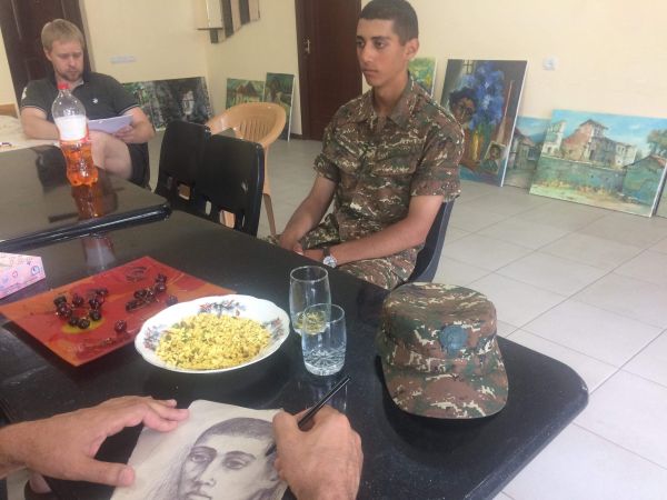Հայ զինվորները հանդիպեցին Հադրութի սիմպոզիումի մասնակիցներին